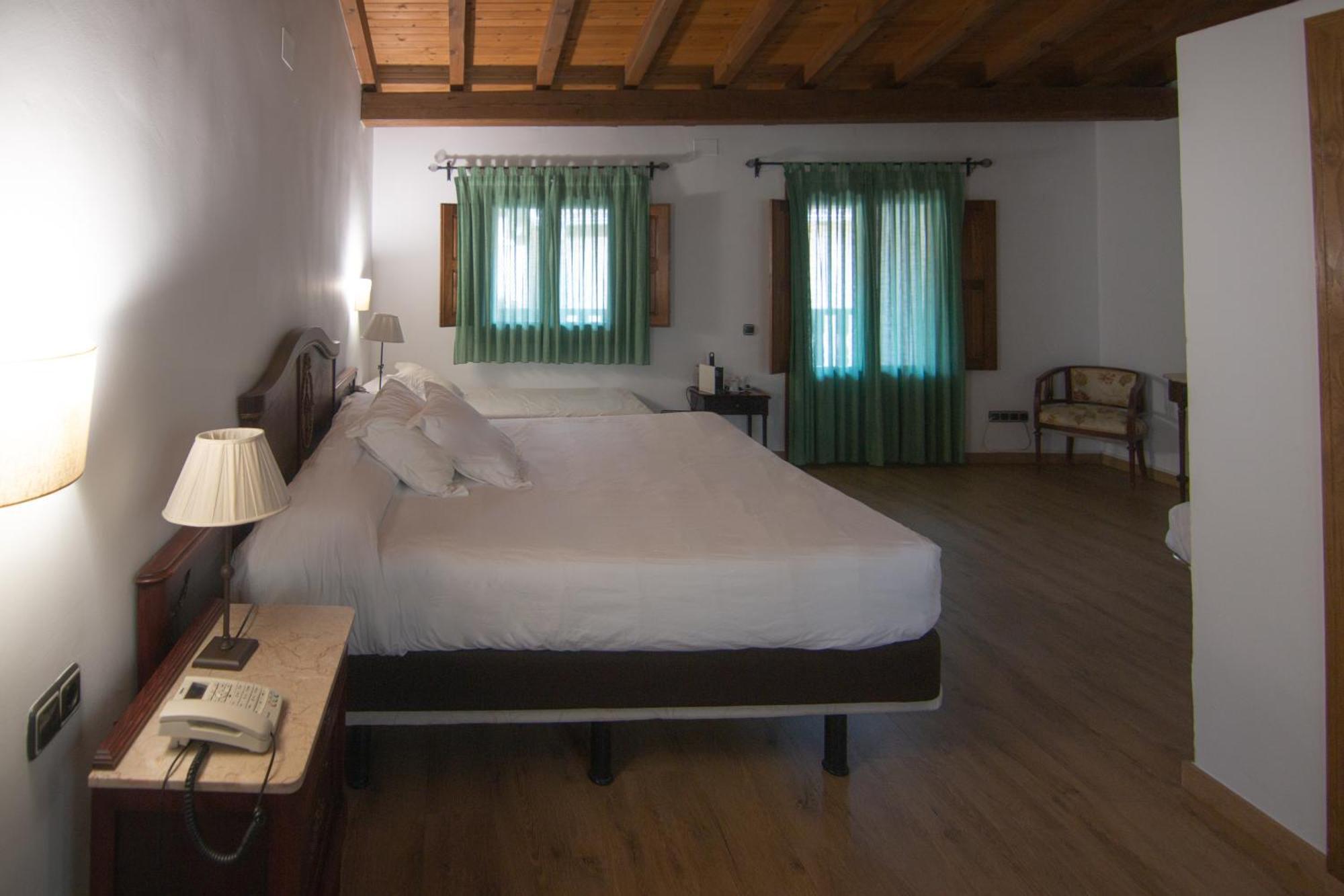 Hospedium Hotel Rural Abadia De Yuste กัวกอสเตยุสเต ภายนอก รูปภาพ