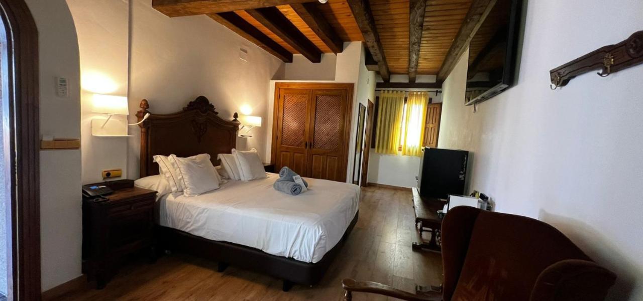 Hospedium Hotel Rural Abadia De Yuste กัวกอสเตยุสเต ภายนอก รูปภาพ